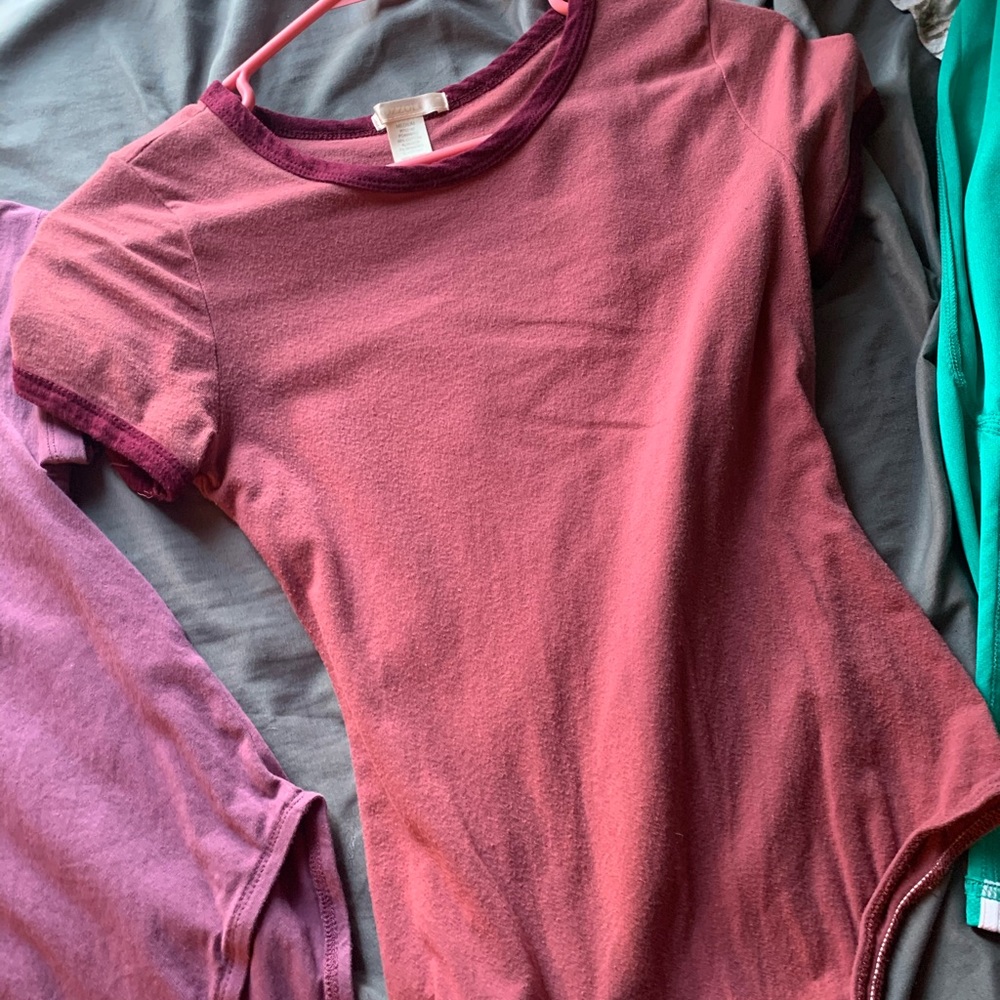 2 bodysuits